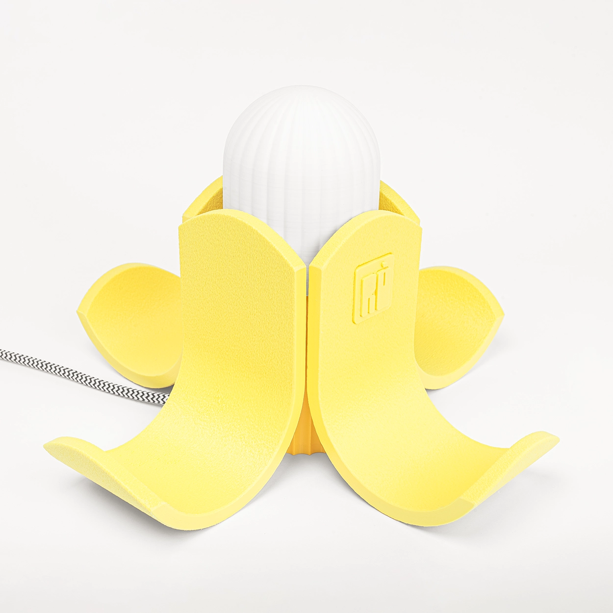 luminaria amarelo claro romulo temigue