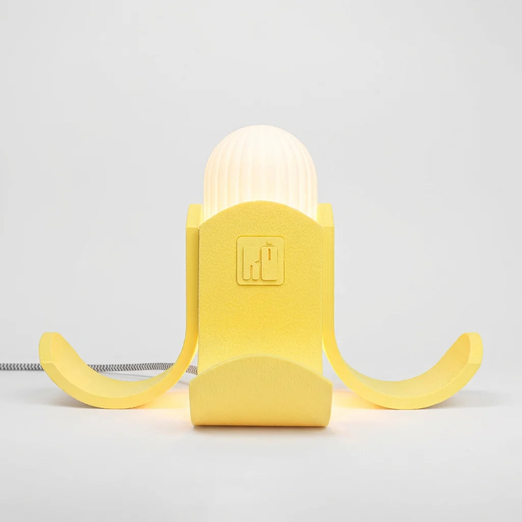 luminaria amarelo claro acesa romulo temigue