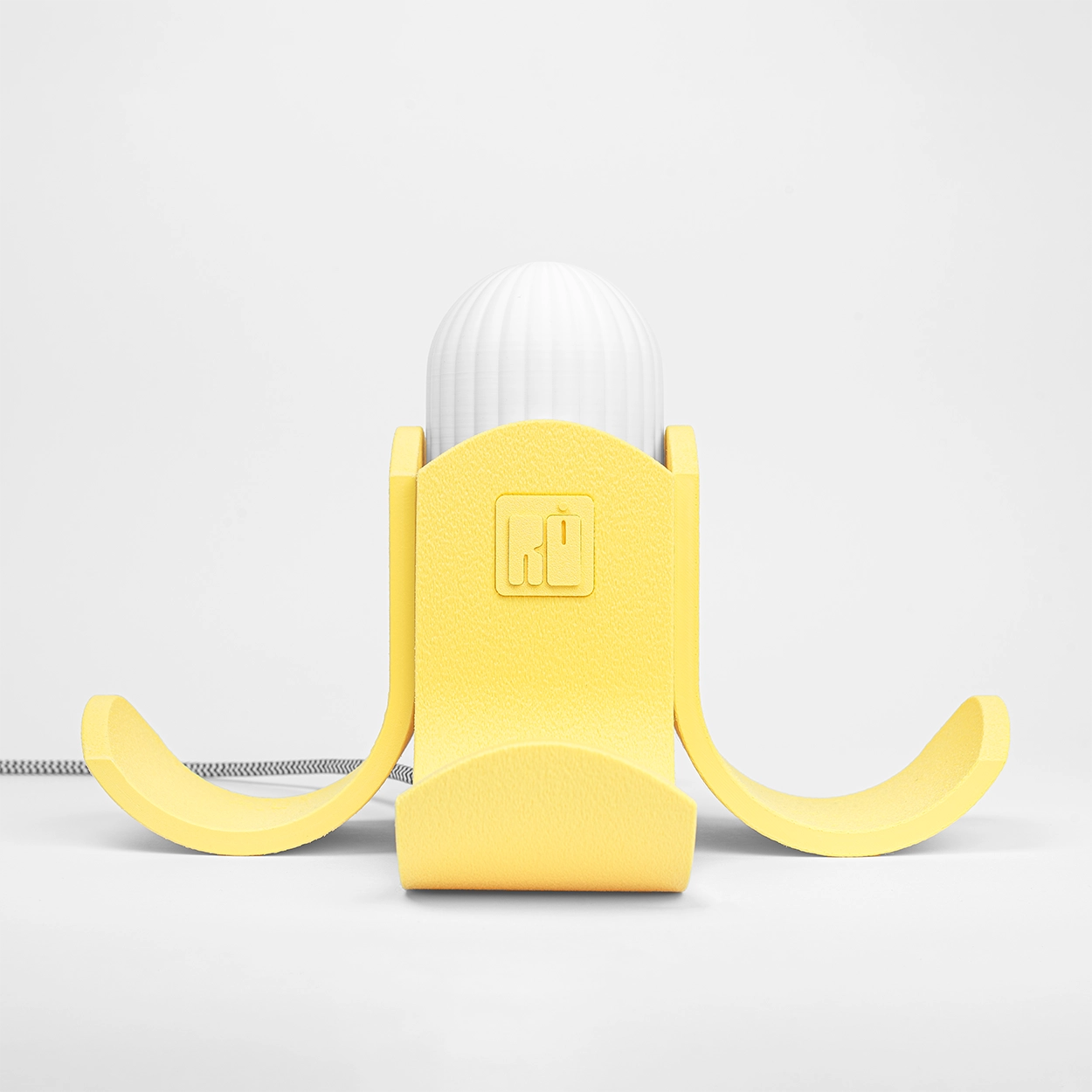 luminaria amarelo claro romulo temigue